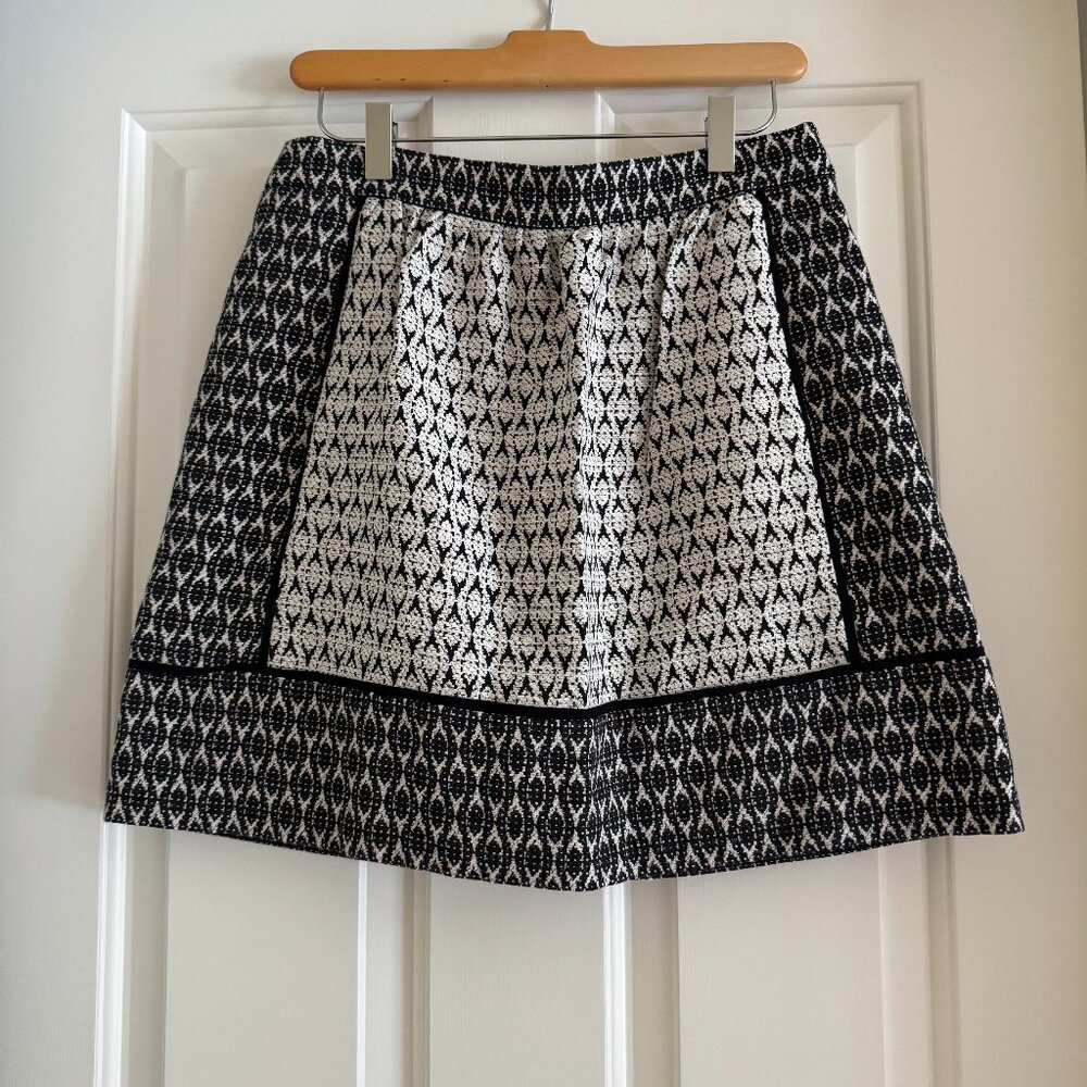J CREW Short A-line Skirt, White/Black Geometric Pattern, Size 4, NWOT